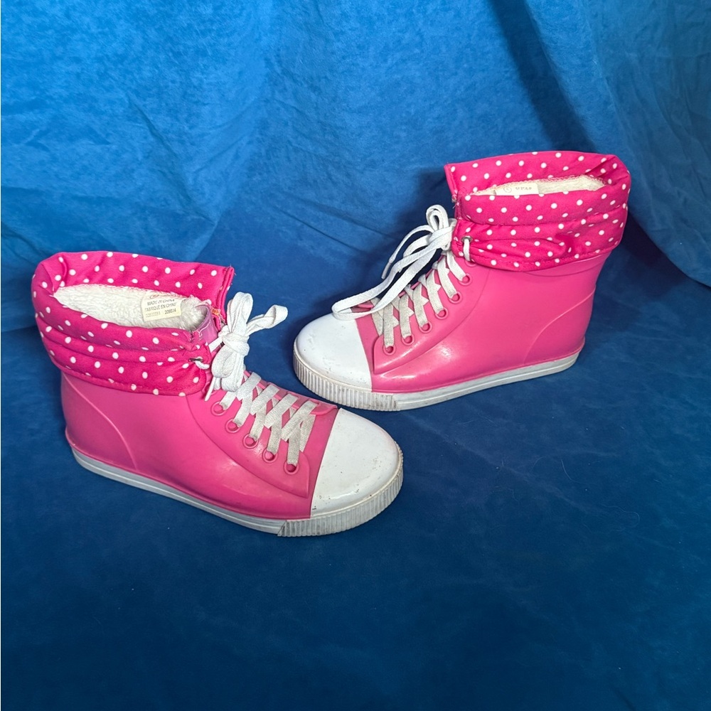 Size 6 soft warm rain booties